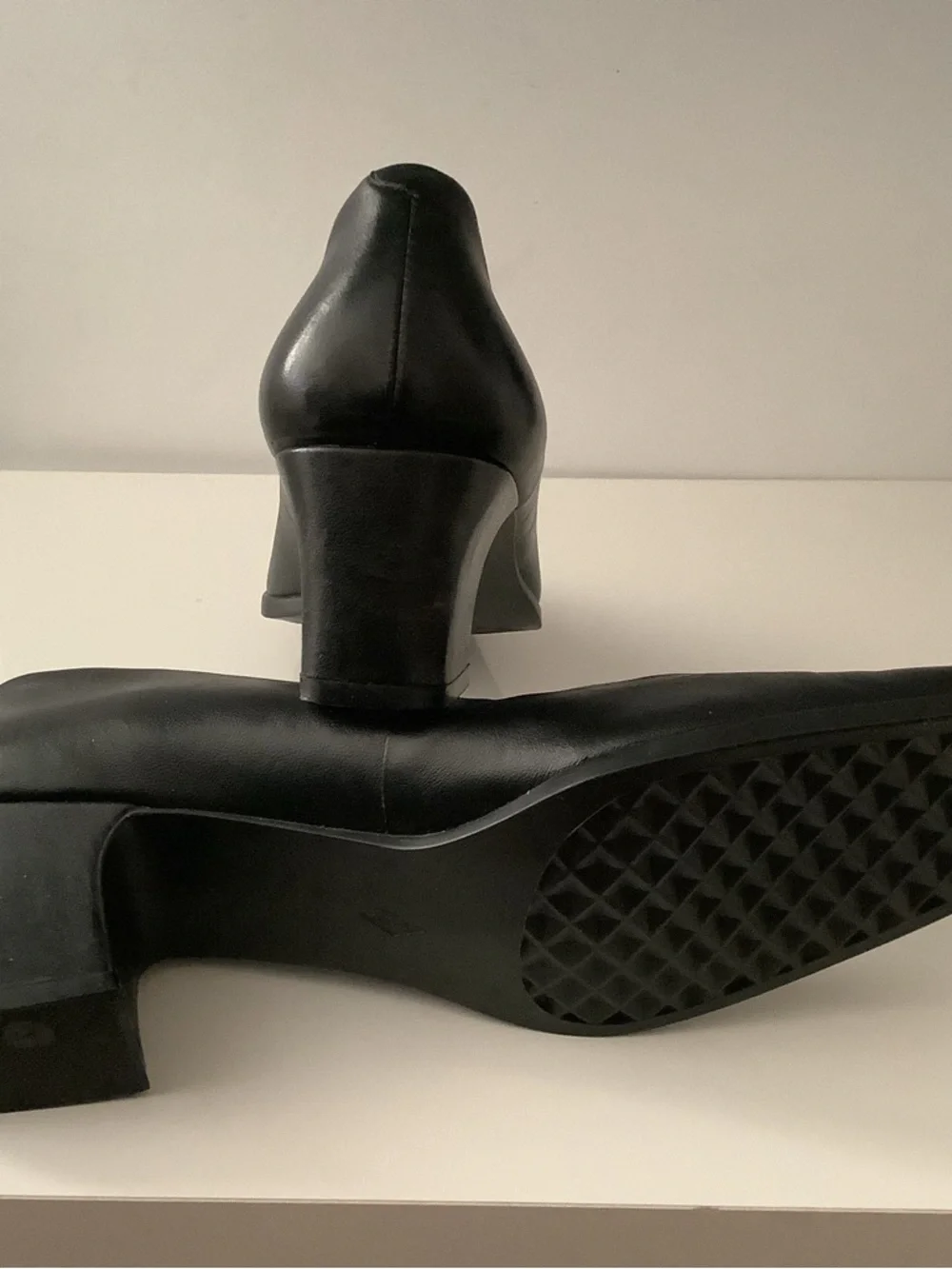 AEROSOLES Black Square Toe Low Block Heel Pumps - Picture 4 of 6